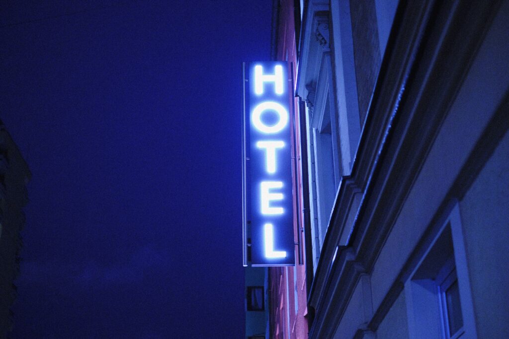 hotel skilt